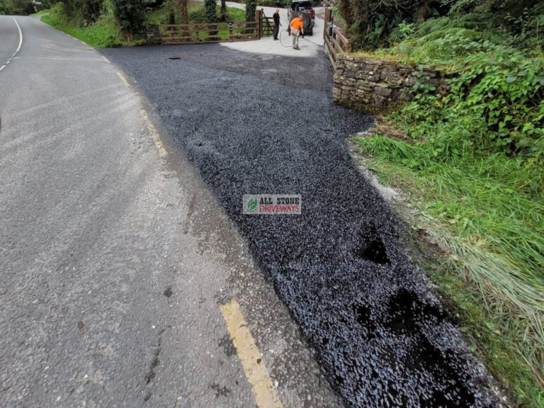 Double Coated Tar and Chip Driveway in Rathcormac, Co. Cork