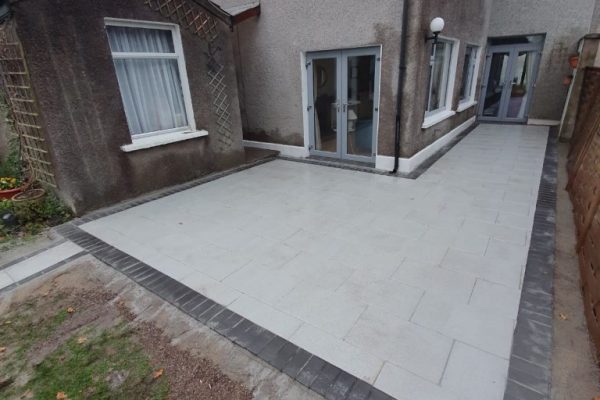 Flagstone Patio with Cobbleset Border in Cork City