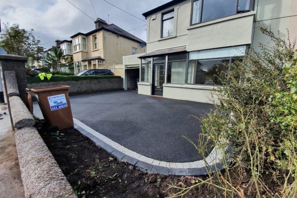 SMA Driveway with Cobbles and Kerbstone Border in Cork City