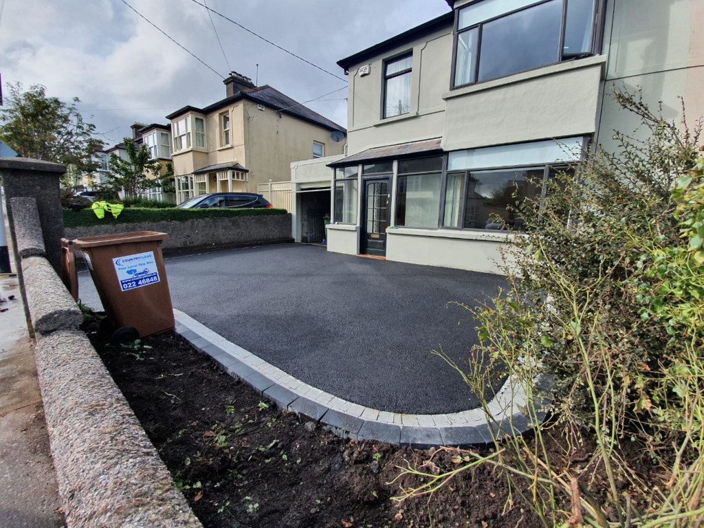 SMA Driveway with Cobbles and Kerbstone Border in Cork City