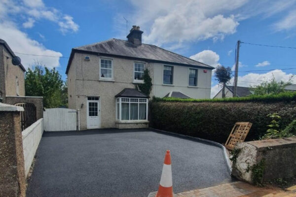 Tarmac Driveway with Charcoal Kerbs in Douglas, Cork