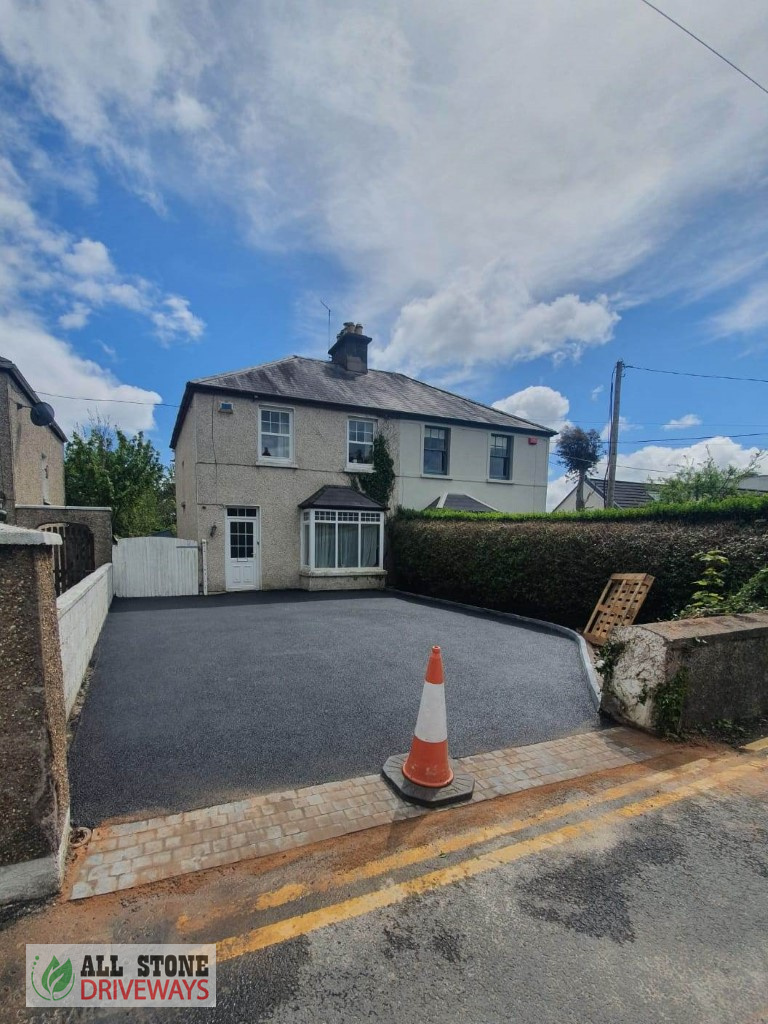 Tarmac Driveway with Charcoal Kerbs in Douglas, Cork